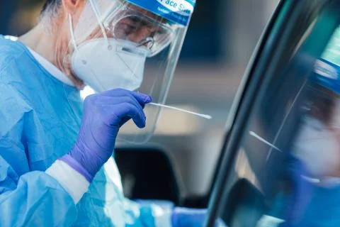 Medical personnel wearing a PPE, performing PCR on a patient inside the car t Stock Photos