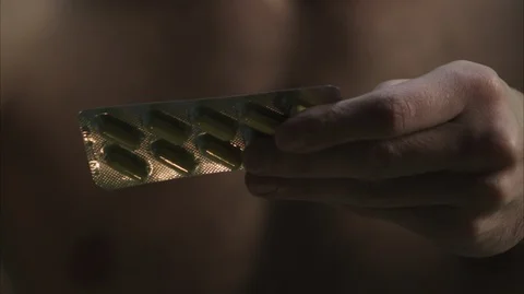 Medical pill on hand Vidéo 112106905