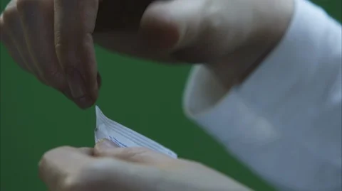 Medical pill on hand Vidéo 112106976