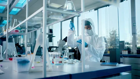 Medical Research Laboratory Scientists Developing Covid Vaccine 스톡 동영상 140181913