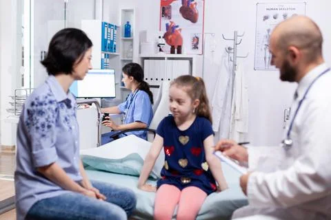 Medical staff using computer 库存照片