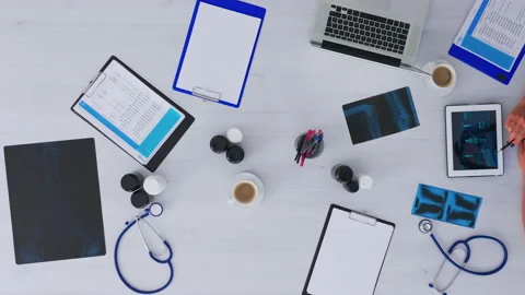 Medical student learning using digital program Video stock 142879255