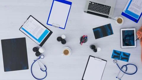 Medical student learning using digital program Foto stock
