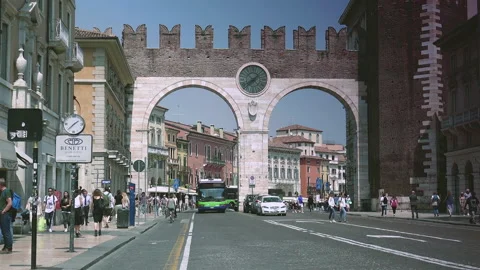 The medieval Bra Gate in Verona Video stock 306020100