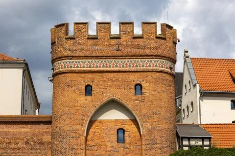 Medieval brick gate tower known as Mostowa Gate in Torun Stock-Fotos
