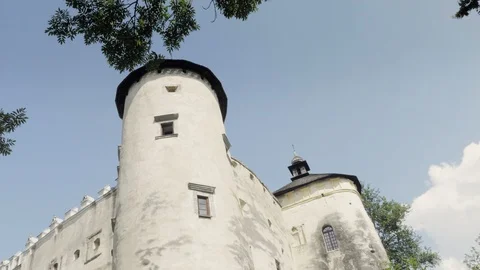 Medieval castle on hill Vidéo 98709173
