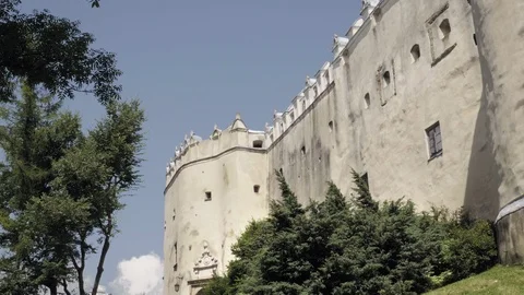 Medieval castle on hill Vidéo 102906061
