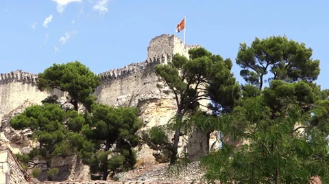 A medieval castle in provence Vídeo Stock 33421851