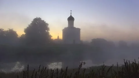 The medieval Church of the Intercession on the Nerl in the fog. Bogolyubovo Video stock 285850285