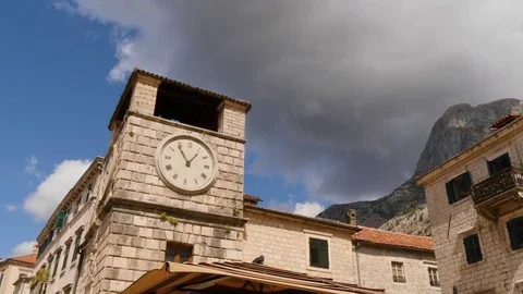 Medieval clock tower and othe buildings around Arms square in Kotor, Montenegro 스톡 동영상 83123343