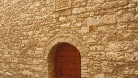 Medieval door, Assisi Video stock 82157877