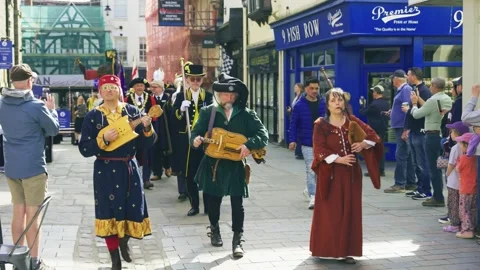 Medieval Musicians Performing at St George’s Day Event in Salisbury Видео 335294543