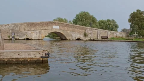 Medieval stone bridge over the river Video stock 252516613