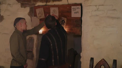 Medieval Tavern Interaction Warrior and Customer Discussing Wall Posters in Vidéo 347084862