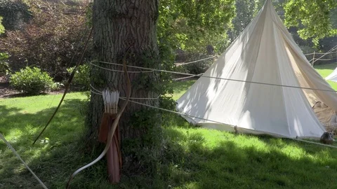 Medieval tent, tee pee, bow and arrows 库存影片 79774646