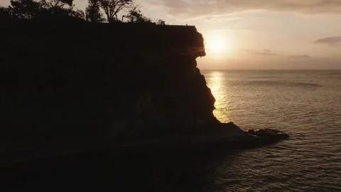 Meditating on the cliffs of Bali at sunset Stock-Footage 330918364