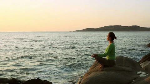 Meditation Stock-Footage 33392489