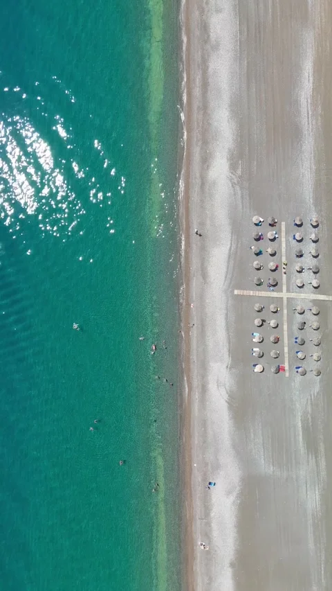 Mediterranean beach from the sky Vidéo 345805742