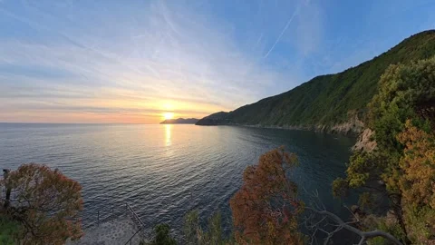 Mediterranean Sunset Over Rugged Coastal Cliffs and Sea, Cinque Terre Italy Vídeos de archivo 343570440