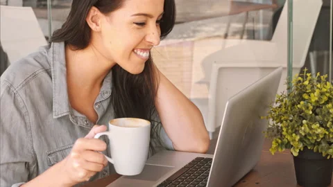 Medium 4k video of a young, beautiful, Latin Hispanic woman multitasking on lapt Stock Footage 201095664