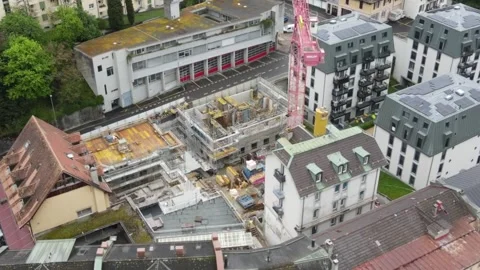 Medium aerial circular drone view of construction site Montreux Switzerland 库存影片 332611336