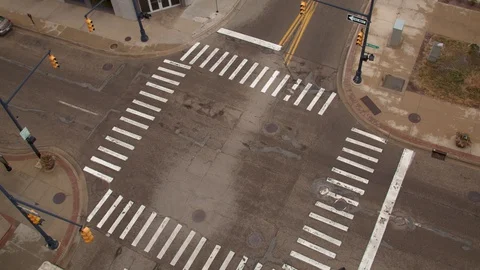 Medium-close shot of empty city intersection, covid-19, quarantine, 4K60p Stock Footage 128727394