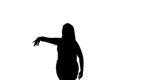 Medium long shot of a woman dancing oriental belly dance, silhouette Vídeo Stock 128643268