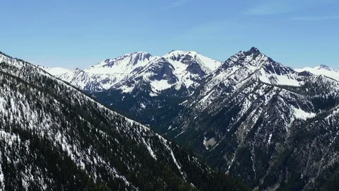 Medium Panoramic Shot of Snow-Capped Wallowa Mountains in Joseph, Oregon 動画素材 109495308