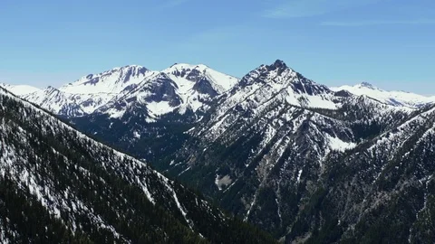 Medium Panoramic Shot of Snow-Capped Wallowa Mountains in Joseph, Oregon 動画素材 109506795