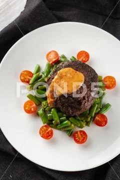 Medium rare mignon fillet roasted with green beans and fresh cherry tomatoes, Stock Photos