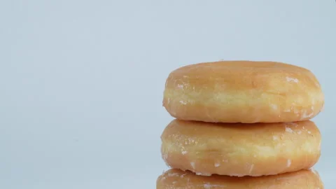 Medium shot chocolate pouring on layered donut 库存影片 135860839