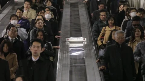 MEDIUM SHOT OF COMMUTERS ON ESCALATOR AT TRAIN STATION RUSH HOURS IN TOKYO Stock-Footage 59921339