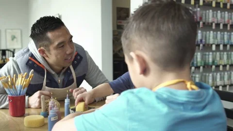 Medium shot of a family in a ceramic studio Stock-Footage 73297601