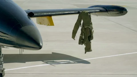 Medium shot of flight suit hanging on the wing of a military fighter. 4K 库存影片 94953301