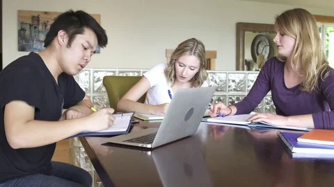 Medium shot of group of friends brainstorming in a room 動画素材 76566767