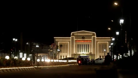 Medium shot, light installation at night of Stasiun Tugu, Yogyakarta. 4K UHD Video stock 111328555