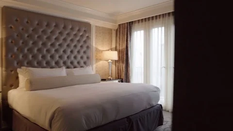 Medium shot of an old man doing squats 動画素材 73104796