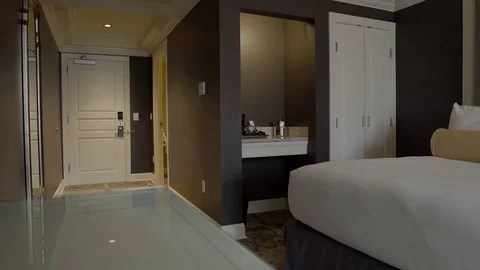 Medium shot of an old man doing stability exercise 動画素材 73116091