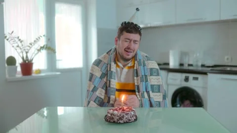 Medium Shot One Sad Man In Blanket Crying Near Birthday Cake Vídeos de archivo 334042793