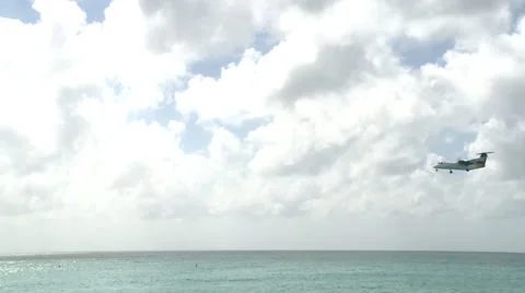 Medium Shot of a Plane Landing on St. Maarten Island 스톡 동영상 33466786