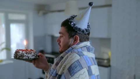 Medium Shot Profile One Man In Blanket Holding Birthday Cake Vídeos de archivo 334042861