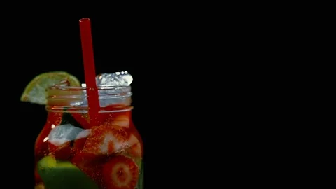 MEDIUM SHOT ROTATING LIME STRAWBERRY SODAWATER IN JAR SCREEN LEFT 動画素材 93972521
