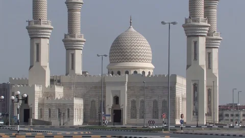 Medium shot of Sheikh Zayed Mosque, Ras Al Khaimah. Stock-Footage 88657220
