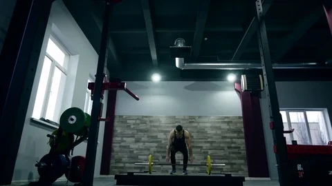 Medium shot slow mo tilt-down tilt-up men exercising and lifting weights female 動画素材 75399275