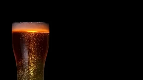 Medium shot stream of glass bocal of beer with many air bubbles rising up 動画素材 103549973