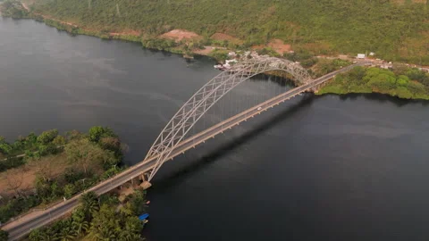 Medium shot of van crossing Adomi Bridge Video stock 299746701