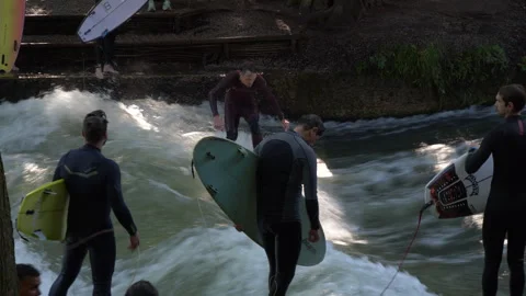 Medium of surfers waiting to ride the Eisbach wave in Munich, Germany Stock-Footage 284782931