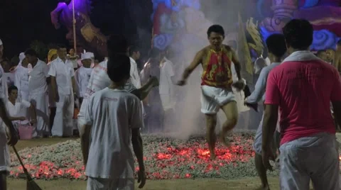 Mediums Run Across Coals Firewalking 動画素材 58090855