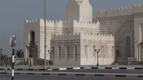 Mediumshot of Sheikh Zayed Mosque, Ras Al Khaimah. Stock-Footage 88657210