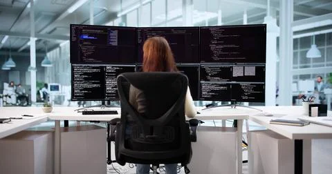 Meet The Female Web Developer Coding On Her Computer At Work. Foto stock